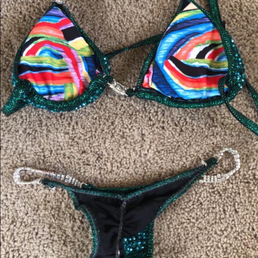 Competing bikini - Picture 3 of 3